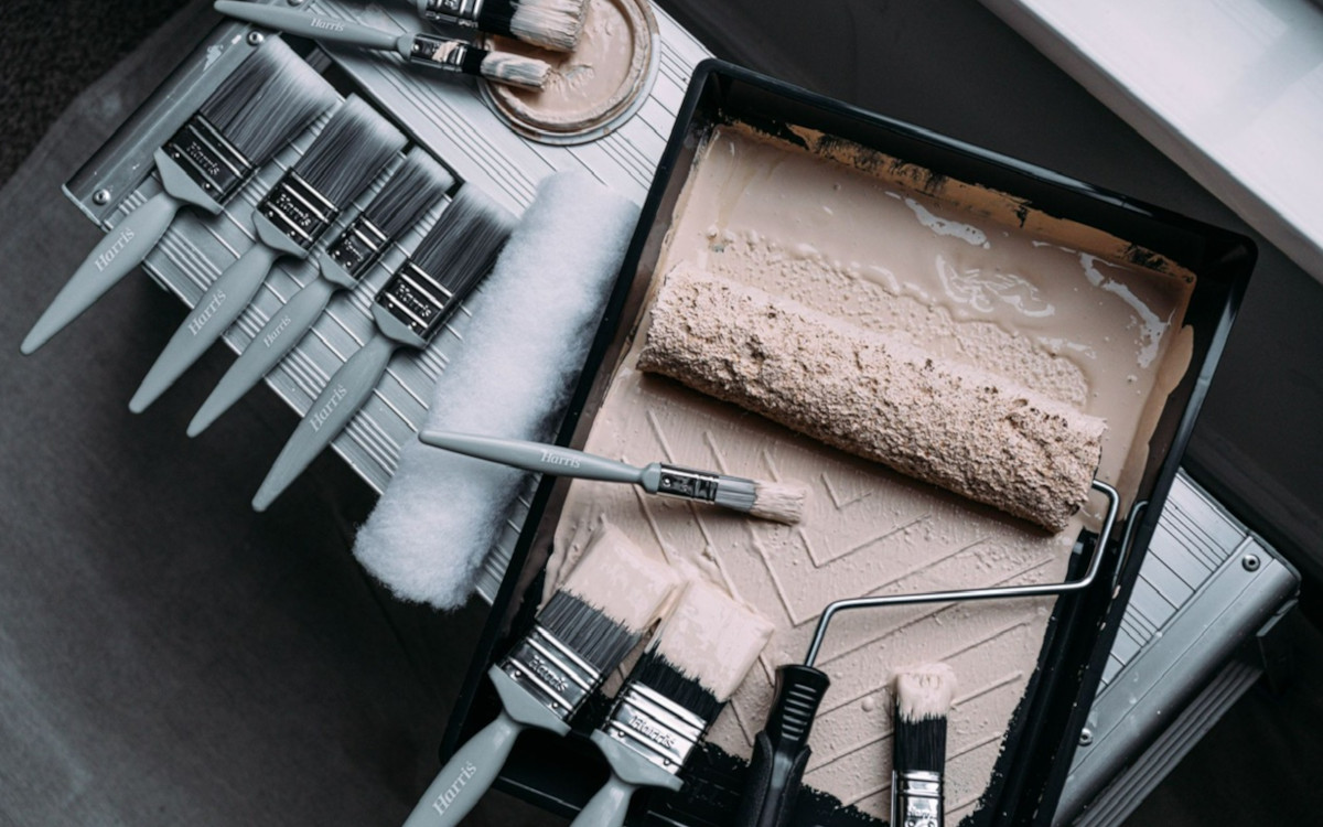 Paint tray and roller